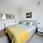 Luxurious 3-Bedroom Apartment With Stunning Sea View