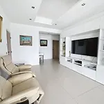 Luxurious 3-Bedroom Apartment With Stunning Sea View