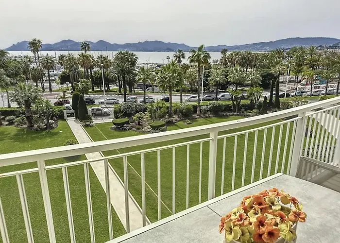 Luxurious 3-Bedroom Apartment With Stunning Sea View