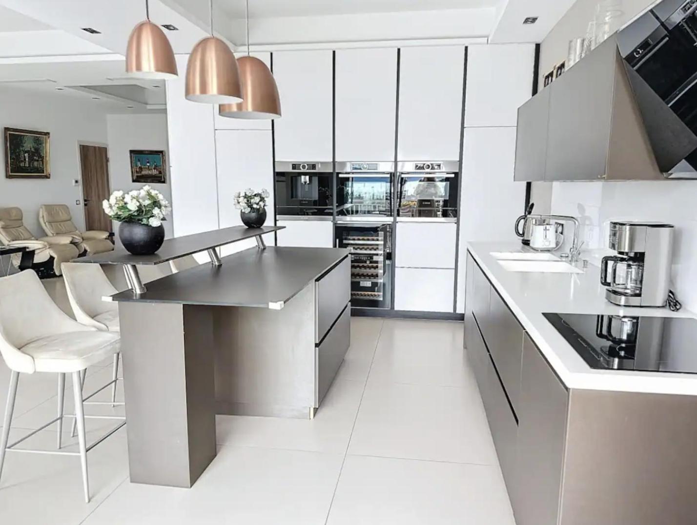 Luxurious 3-bedroom With Stunning Sea View Appartement